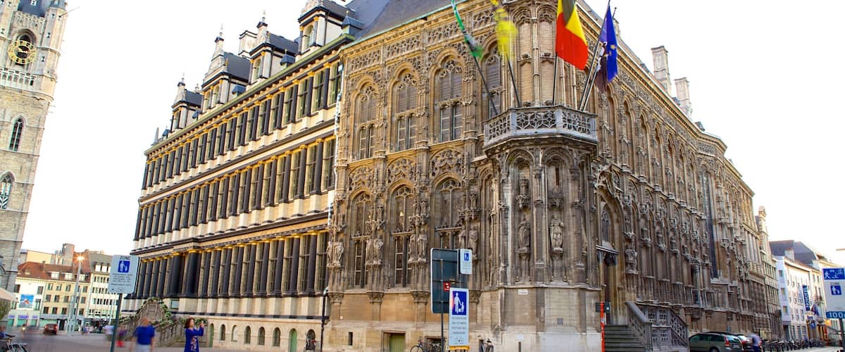 Stadhuis van Gent toont straten, een overheidsgebouw en historische architectuur