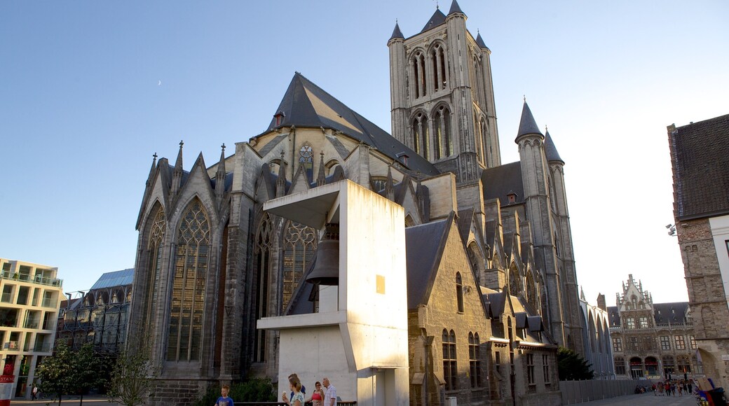 St. Nicholas\' Church which includes religious aspects, heritage architecture and a church or cathedral