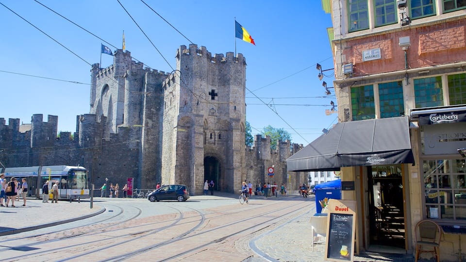 Gravensteen showing chateau or palace, street scenes and heritage architecture