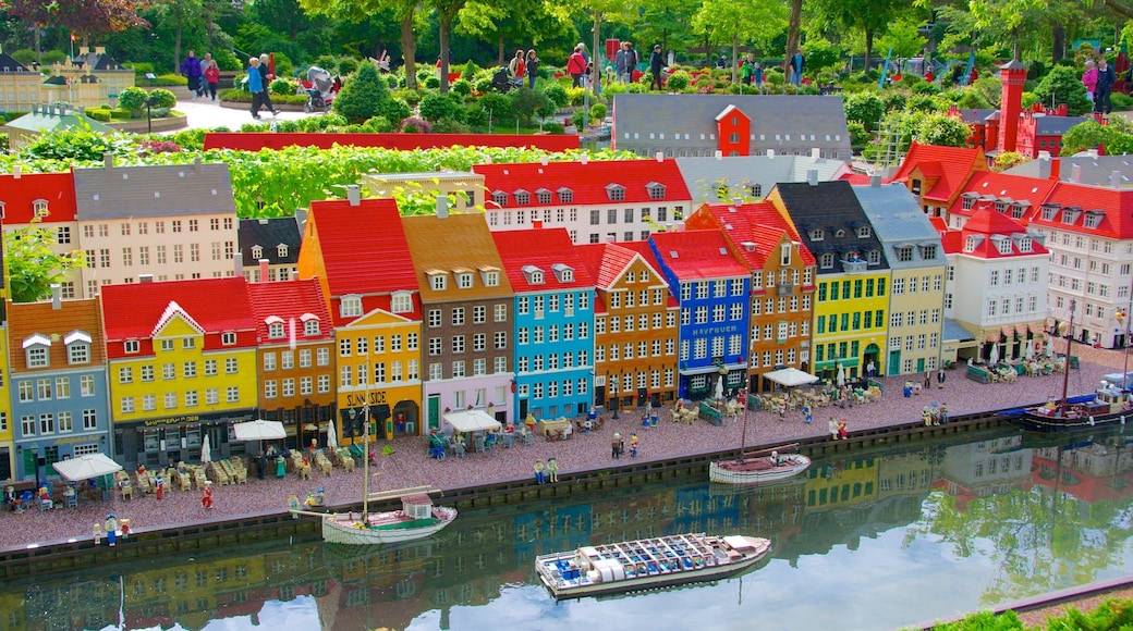 LEGOLANDÂź Billund which includes a park and outdoor art