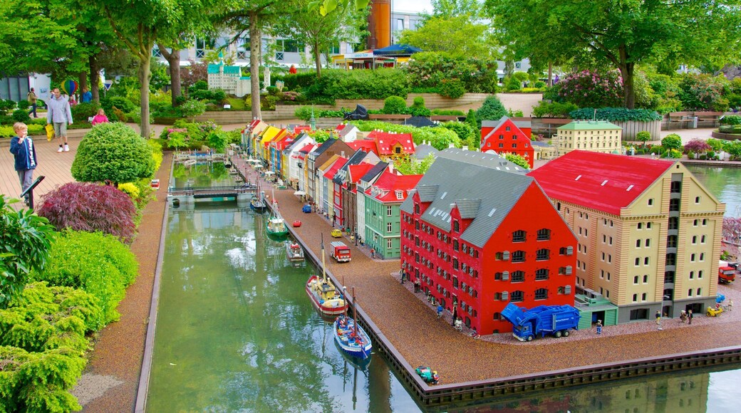 Legoland Park showing a garden and outdoor art