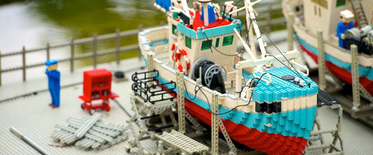 Parque temático Legoland que incluye arte al aire libre