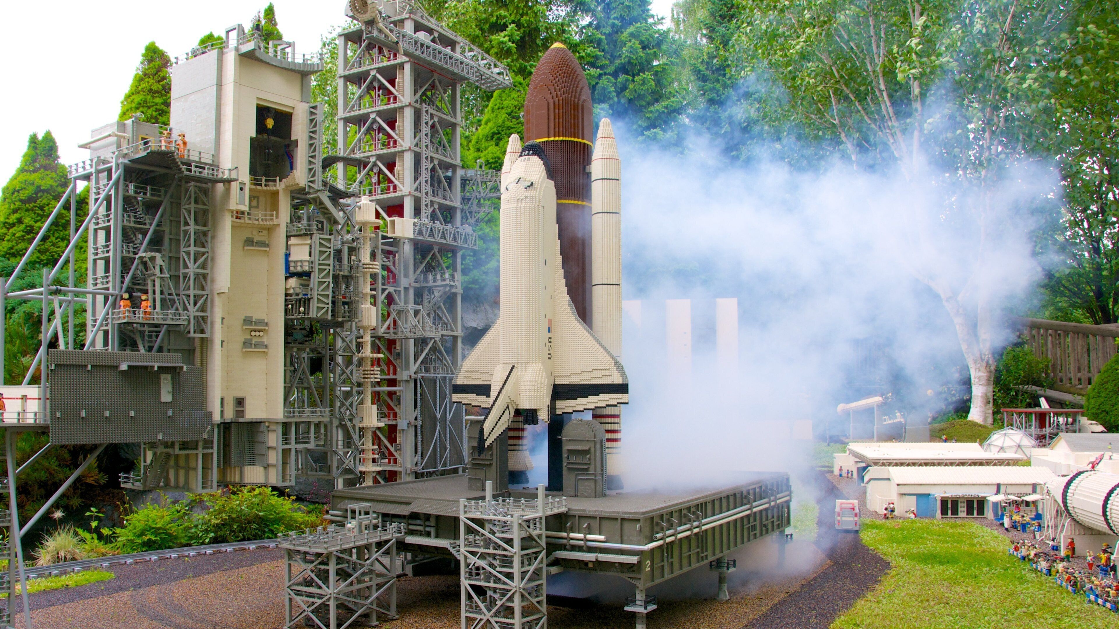 Legoland Park showing a garden and outdoor art