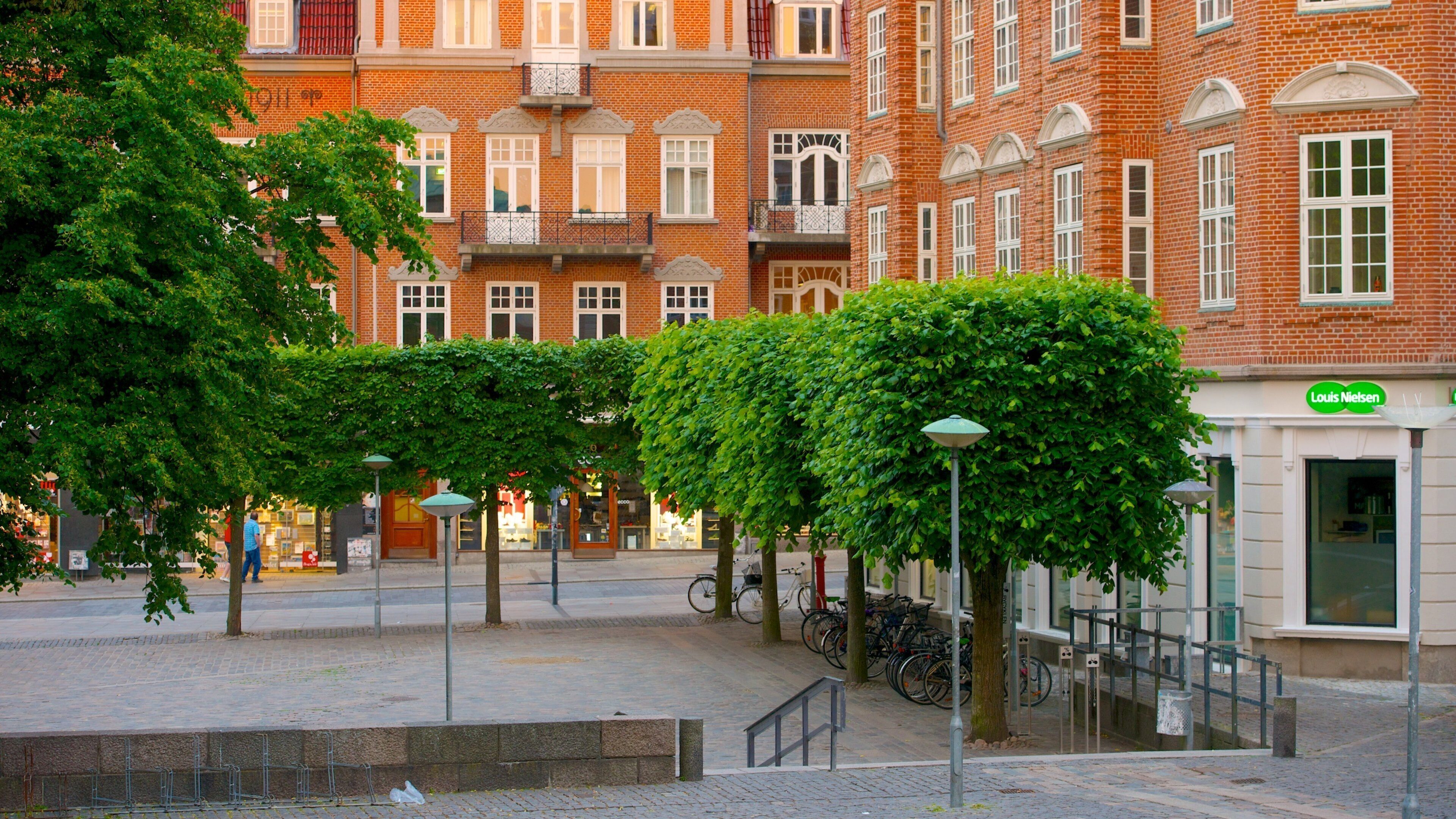 Gammeltorv showing a square or plaza
