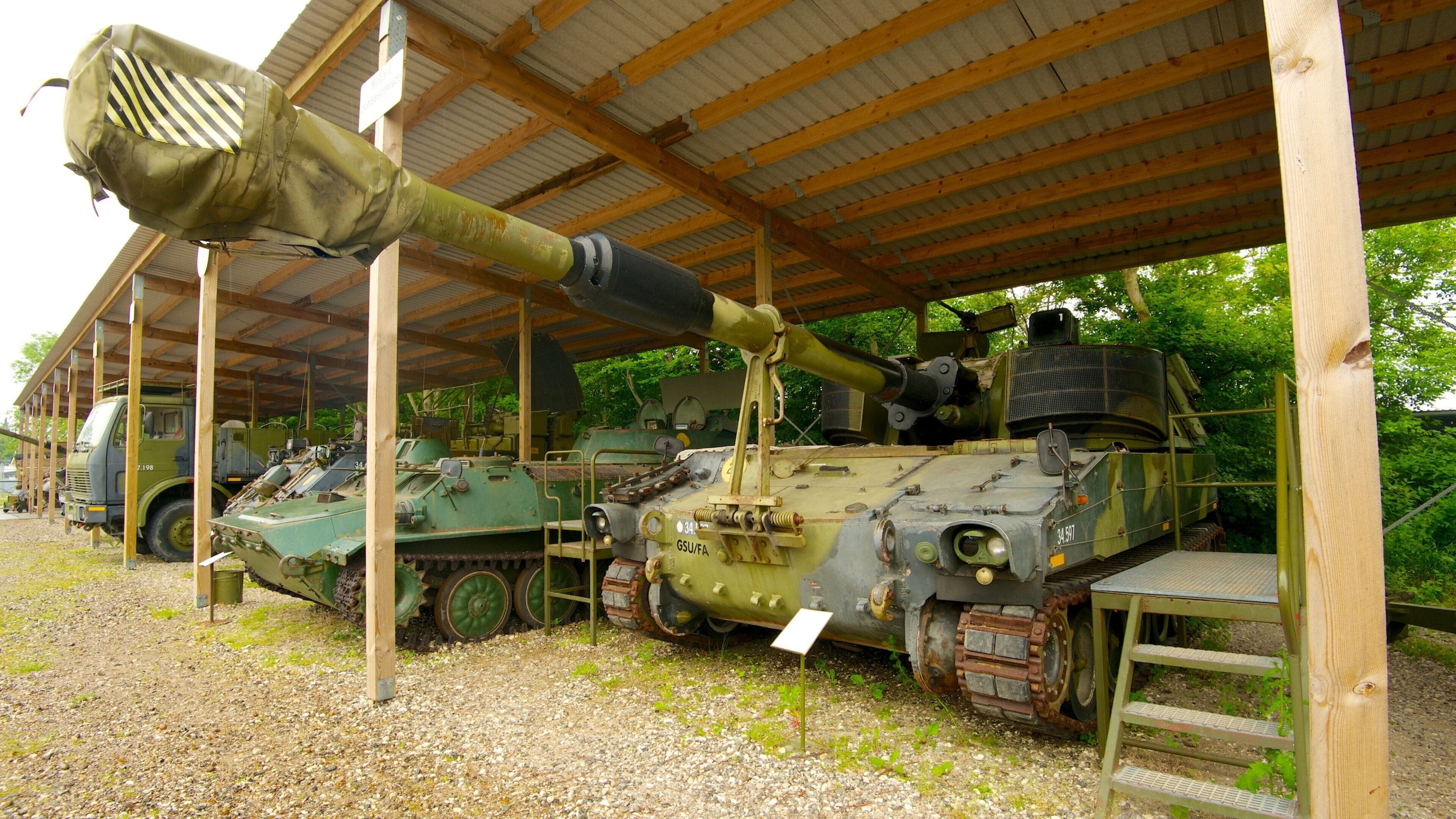 Museo de defensa y guarnición ofreciendo artículos militares