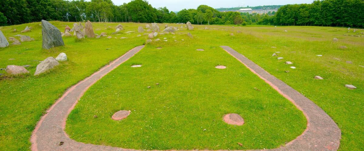 Lindholm Hoje featuring tranquil scenes