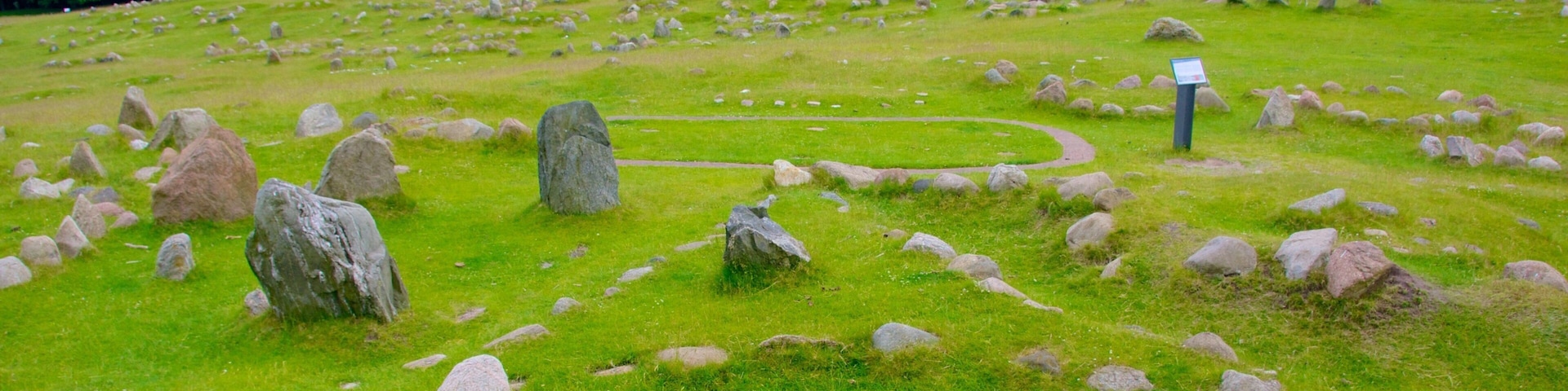 Lindholm HĂžje mettant en vedette scĂšnes tranquilles et parc