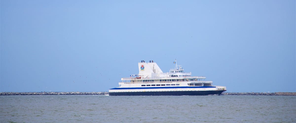 Lewes Beach ofreciendo crucero y vistas generales de la costa