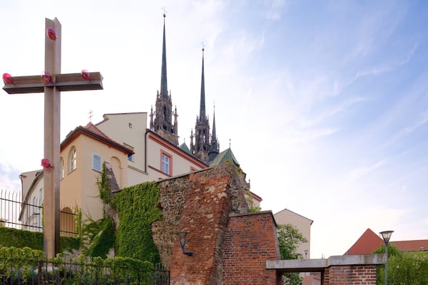 Skt. Peter og Skt. Pauls Katedral som omfatter religiøse aspekter