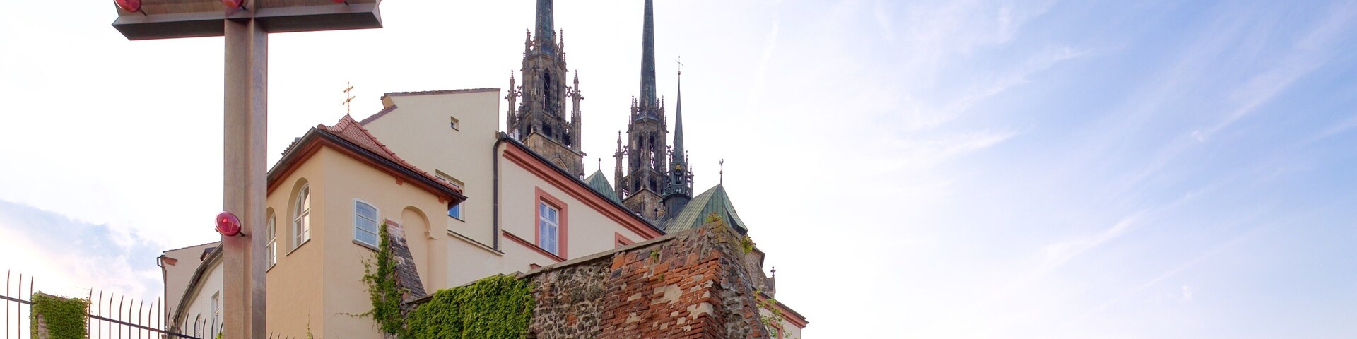 Katedrala sv Petra a Pavla que incluye aspectos religiosos