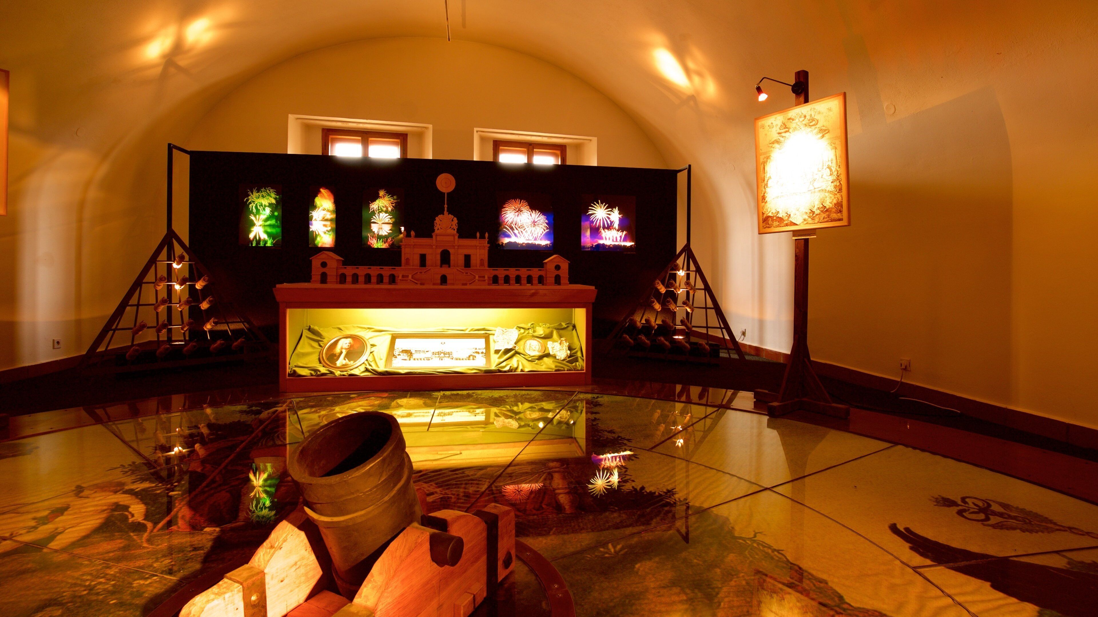 Forteresse du Spielberg montrant vues intérieures et château ou palais