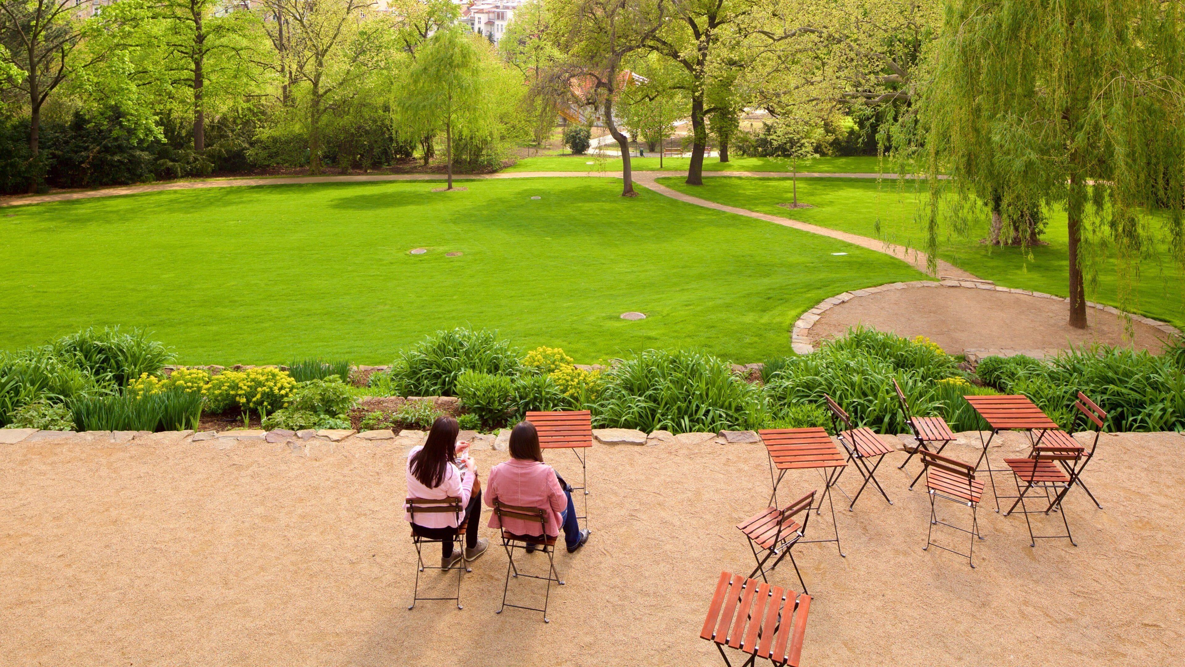 Villa Tugendhat featuring a garden