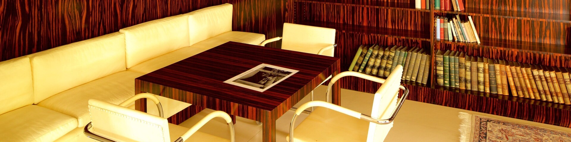 Villa Tugendhat welches beinhaltet Innenansichten und moderne Architektur