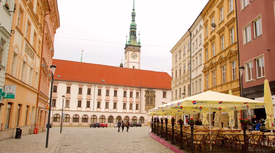 Olomouc showing street scenes and a city