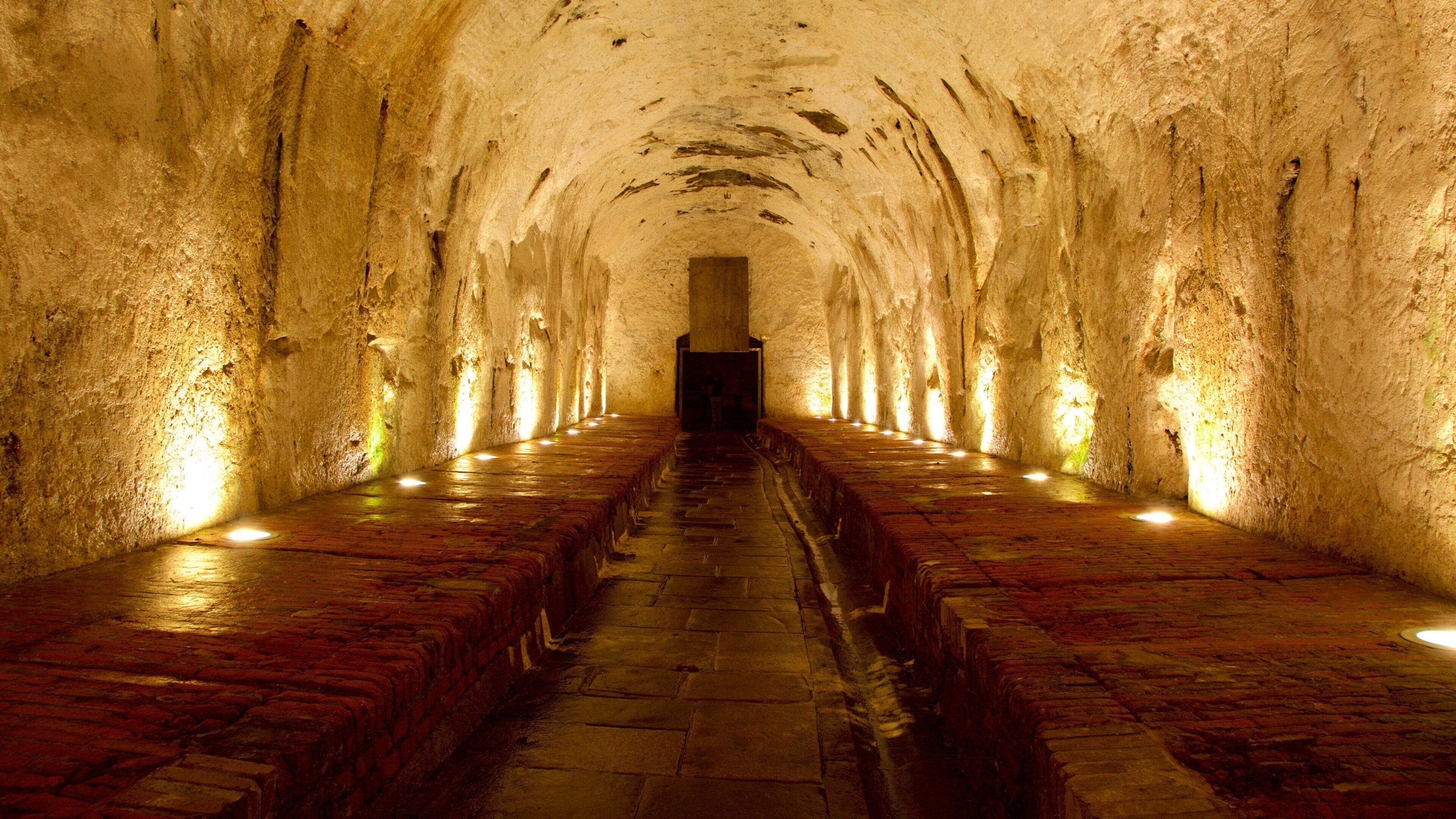 필스너 우르켈 양조장 이 포함 실내 전경 과 문화유산 요소