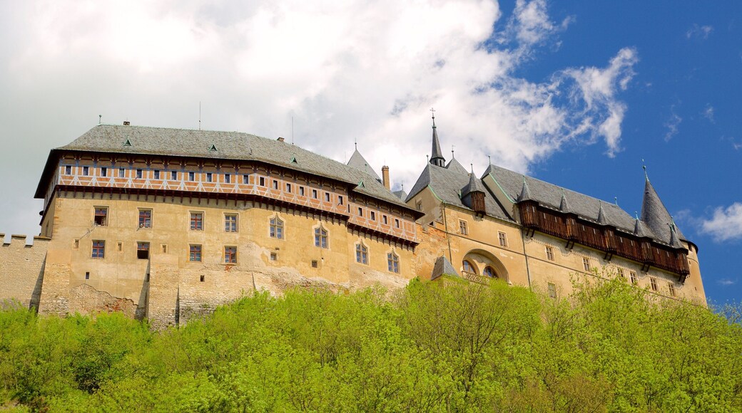 Lâu đài Karlstejn có tính năng di sản và lâu đài hoặc cung điện