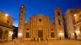 Havana Cathedral featuring yökuvat, tori ja vanha arkkitehtuuri