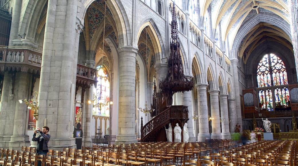 Liege Cathedral which includes religious aspects, heritage architecture and interior views