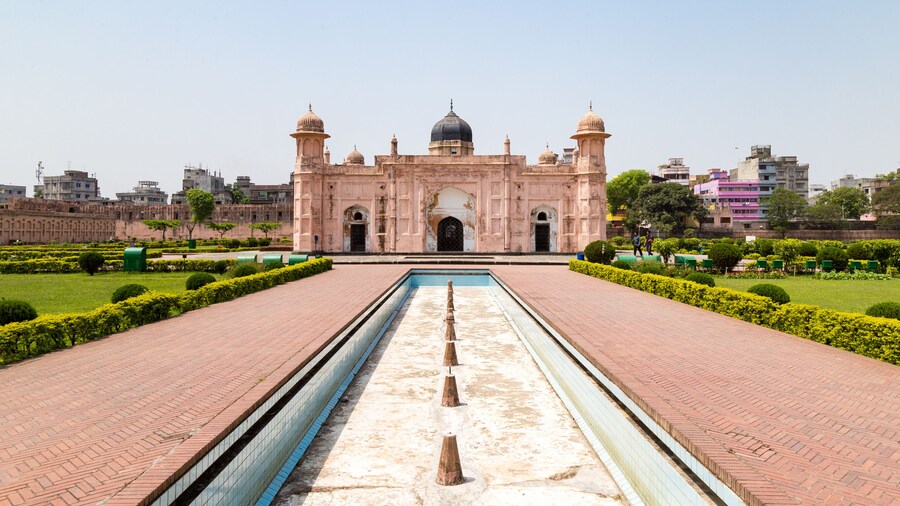 View of Mausoleum of Bibipari in Lalbagh fort. Lalbagh fort is an incomplete Mughal fortress in Dhaka, Bangladesh