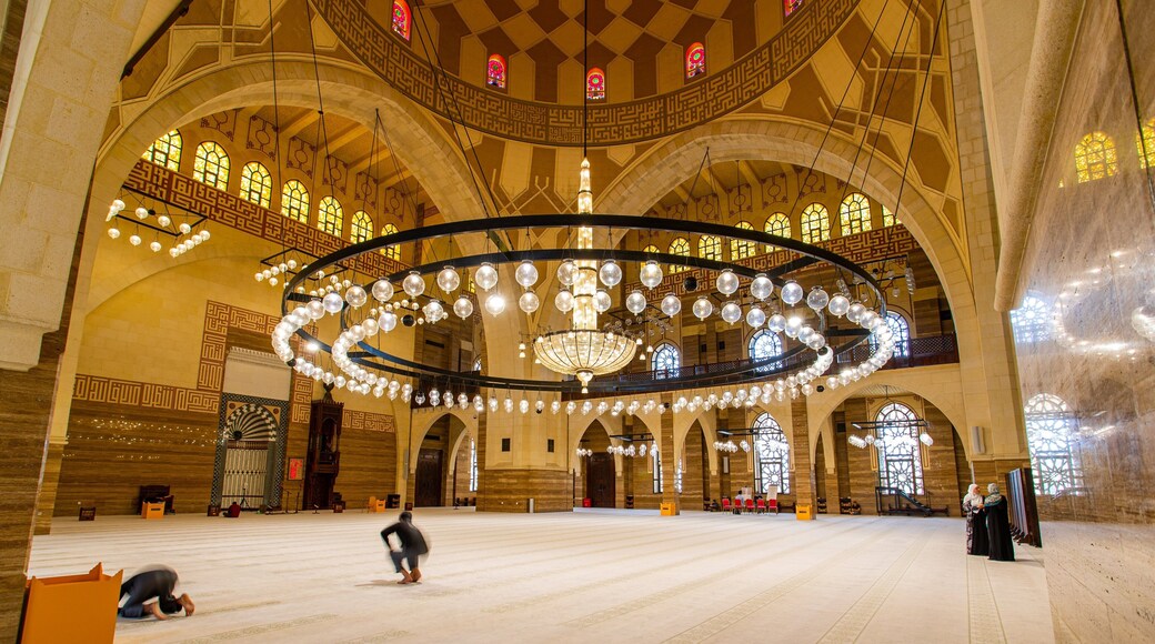 Al Fateh Grand Mosque showing heritage elements and interior views