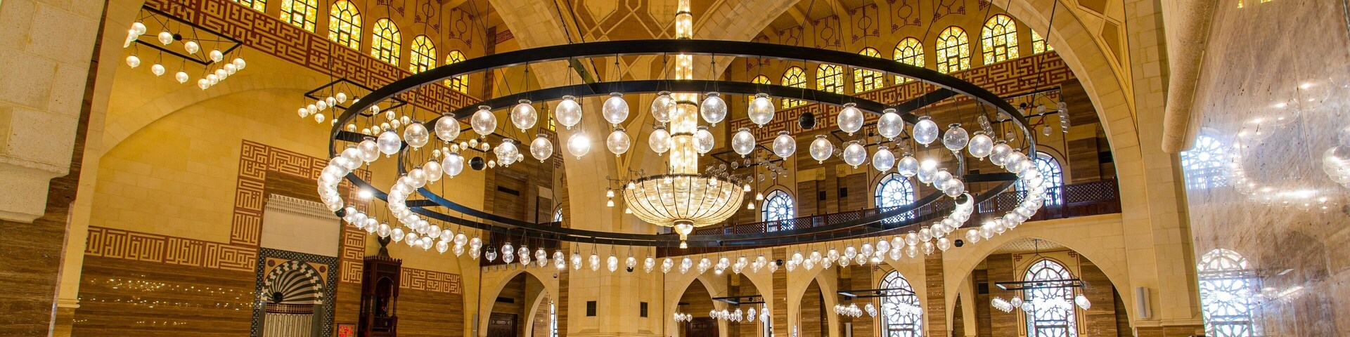 Al Fateh Grand Mosque showing heritage elements and interior views