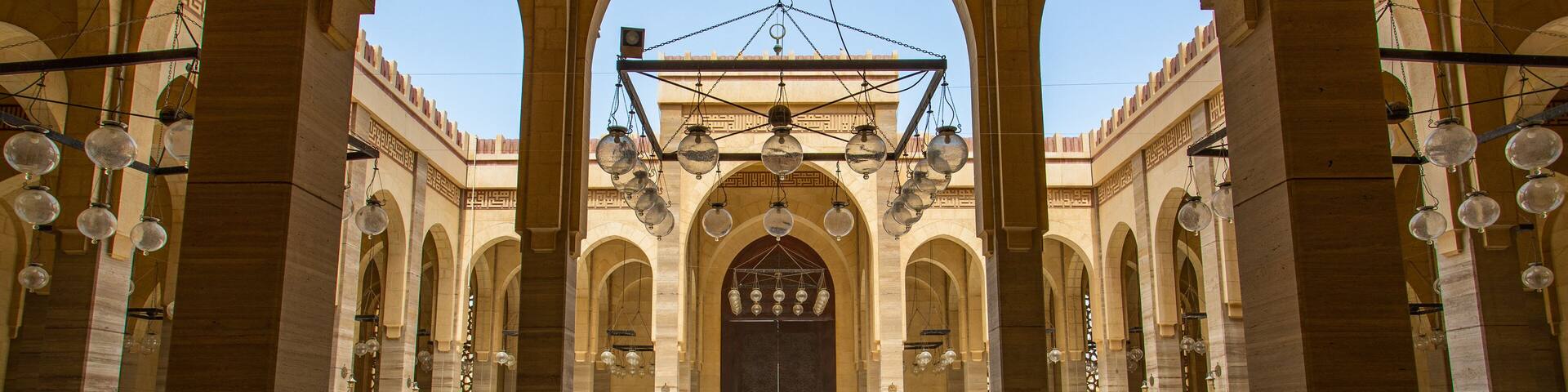 Al Fateh Grand Mosque featuring a mosque and heritage architecture