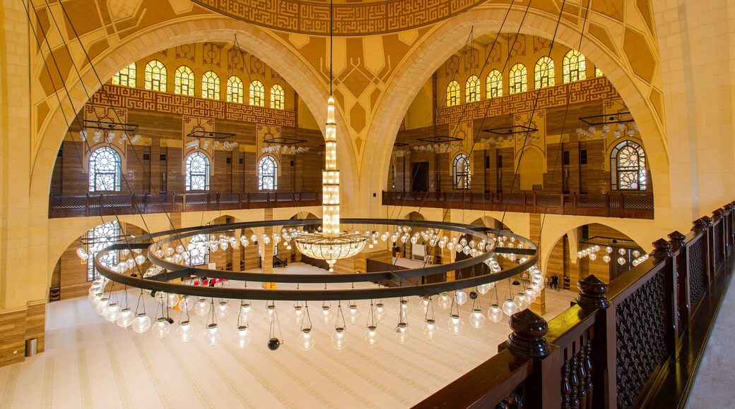 Al Fateh Grand Mosque showing heritage elements and interior views