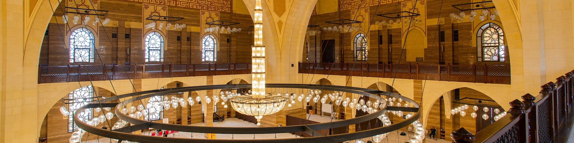 Al Fateh Grand Mosque showing heritage elements and interior views