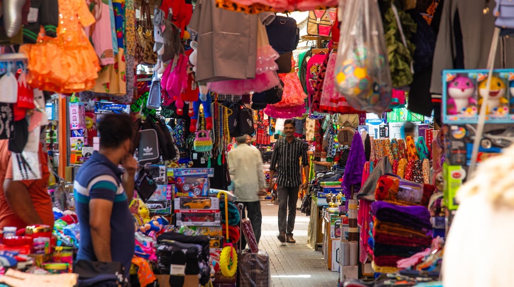 Bab Al Bahrain showing markets and street scenes