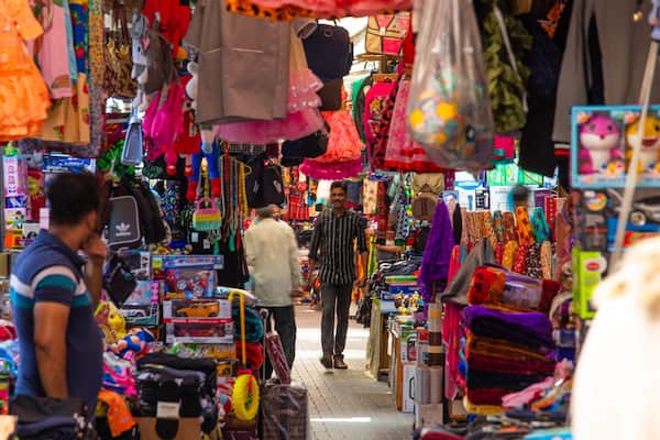 Bab Al Bahrain showing markets and street scenes