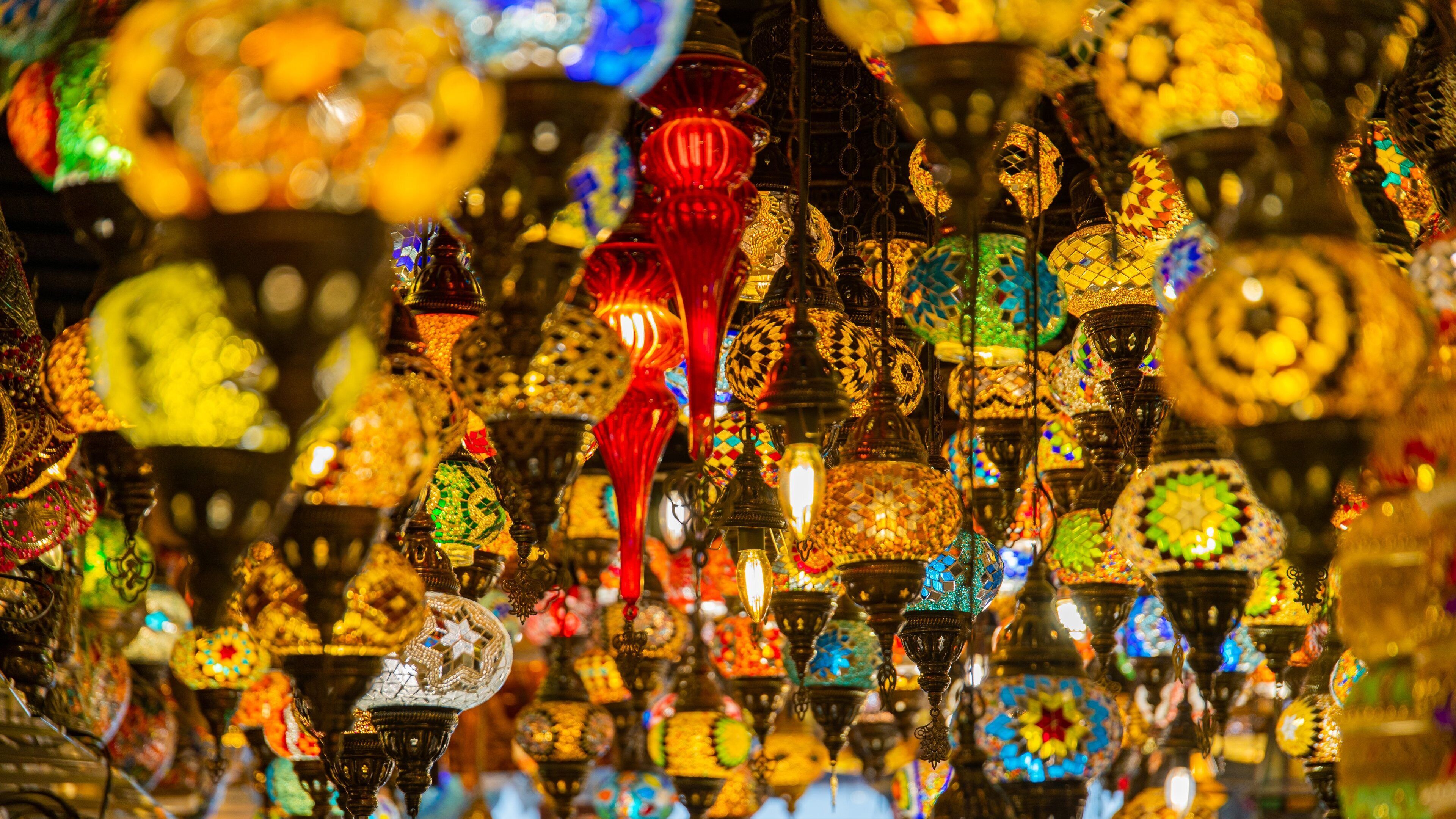 Bab Al Bahrain showing markets