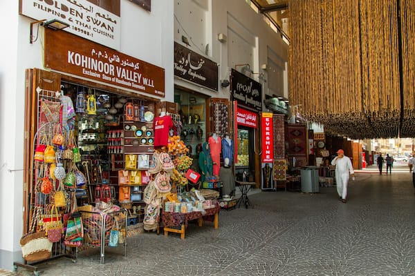 Bab Al Bahrain showing markets and street scenes