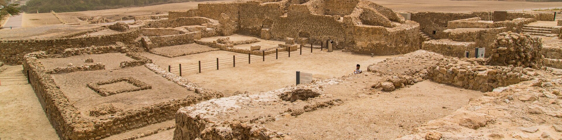 Qal\'at al-Bahrain Site and Museum which includes heritage architecture, heritage elements and a ruin