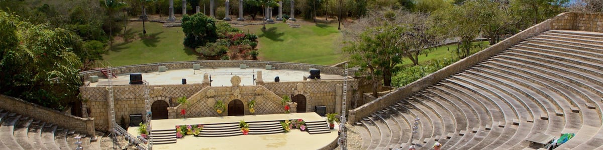 Altos de Chavon Amphitheater showing theater scenes