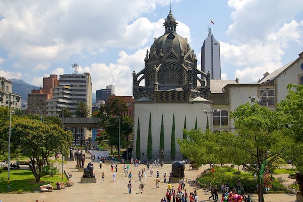 ボテロ スクエア フィーチャー 都市, 遺跡 と 広場