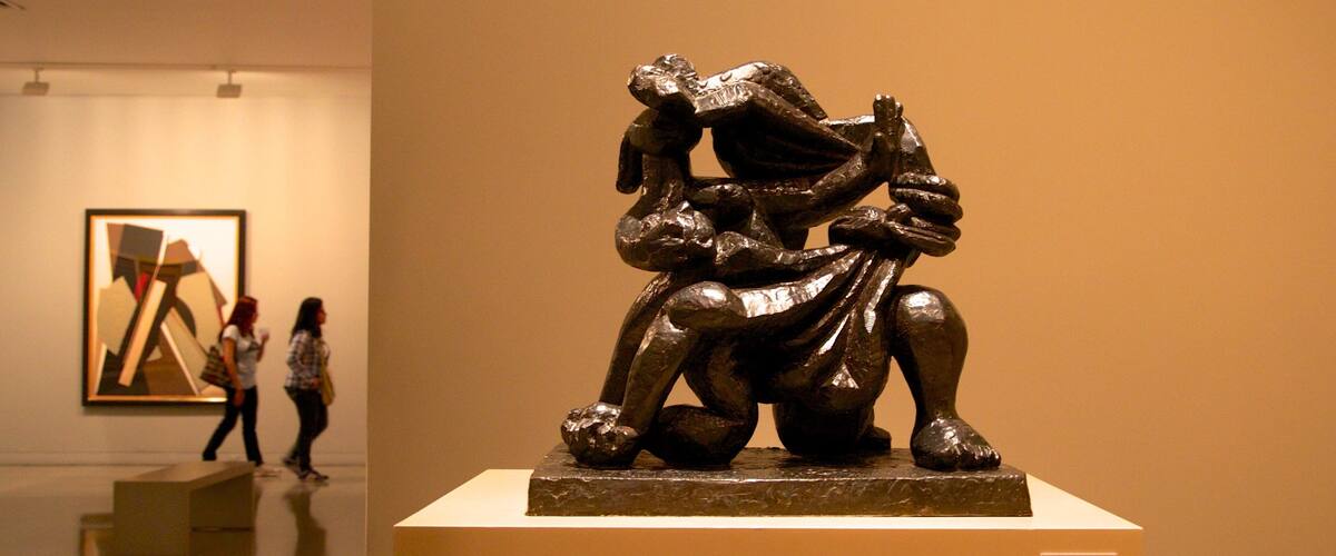 Museo de Antioquía ofreciendo arte y vistas interiores