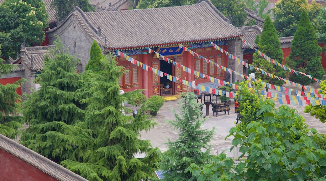 Xi\'ans bymurer fasiliteter samt tempel eller hellig sted og religion