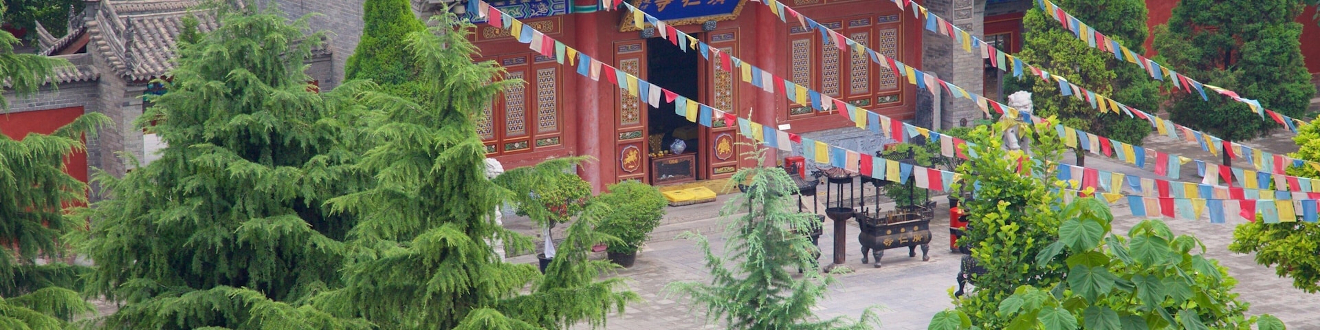 Murallas de la ciudad de Xi\'an que incluye aspectos religiosos y un templo o sitio de culto