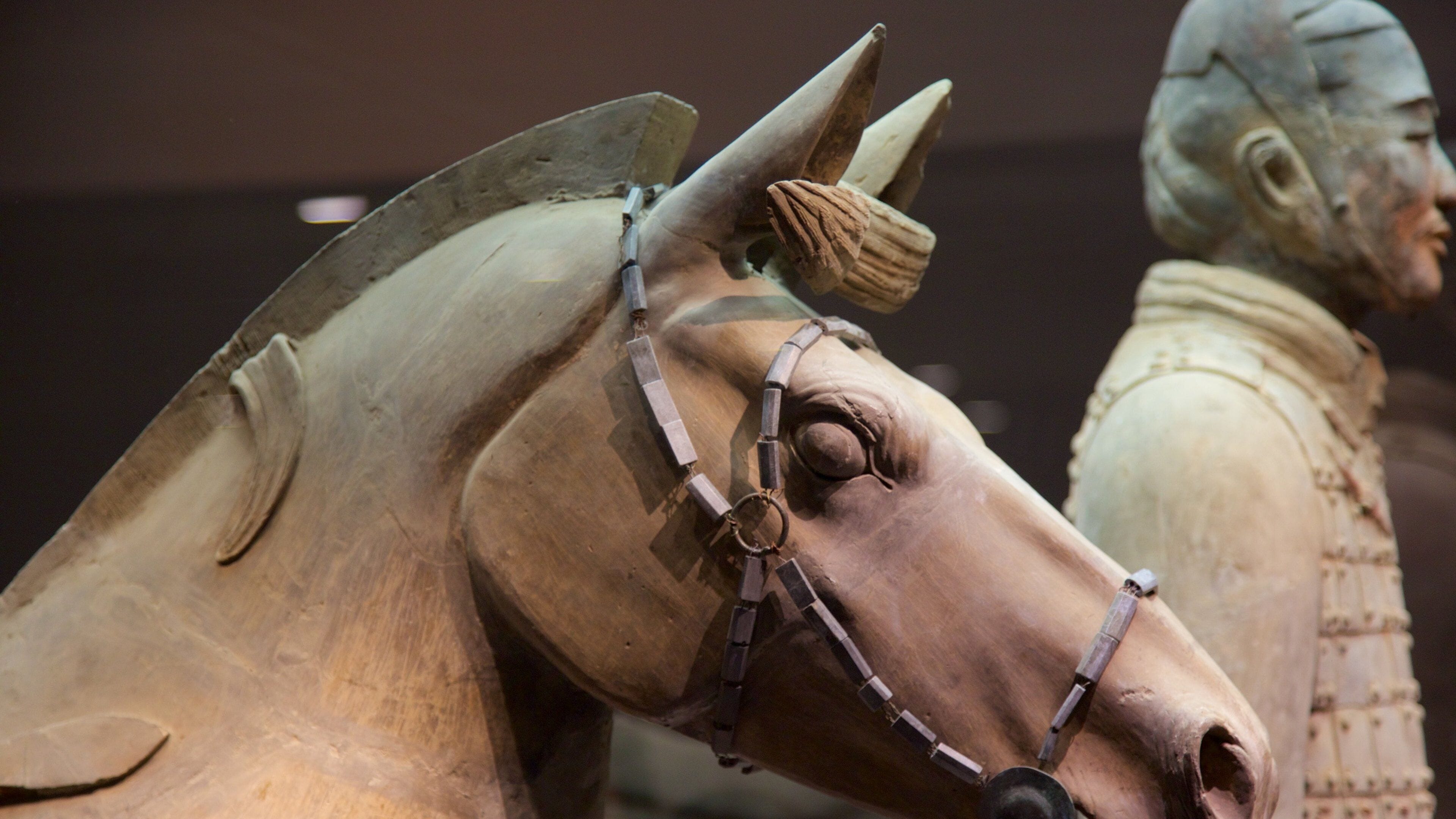 Terracotta Army which includes a statue or sculpture