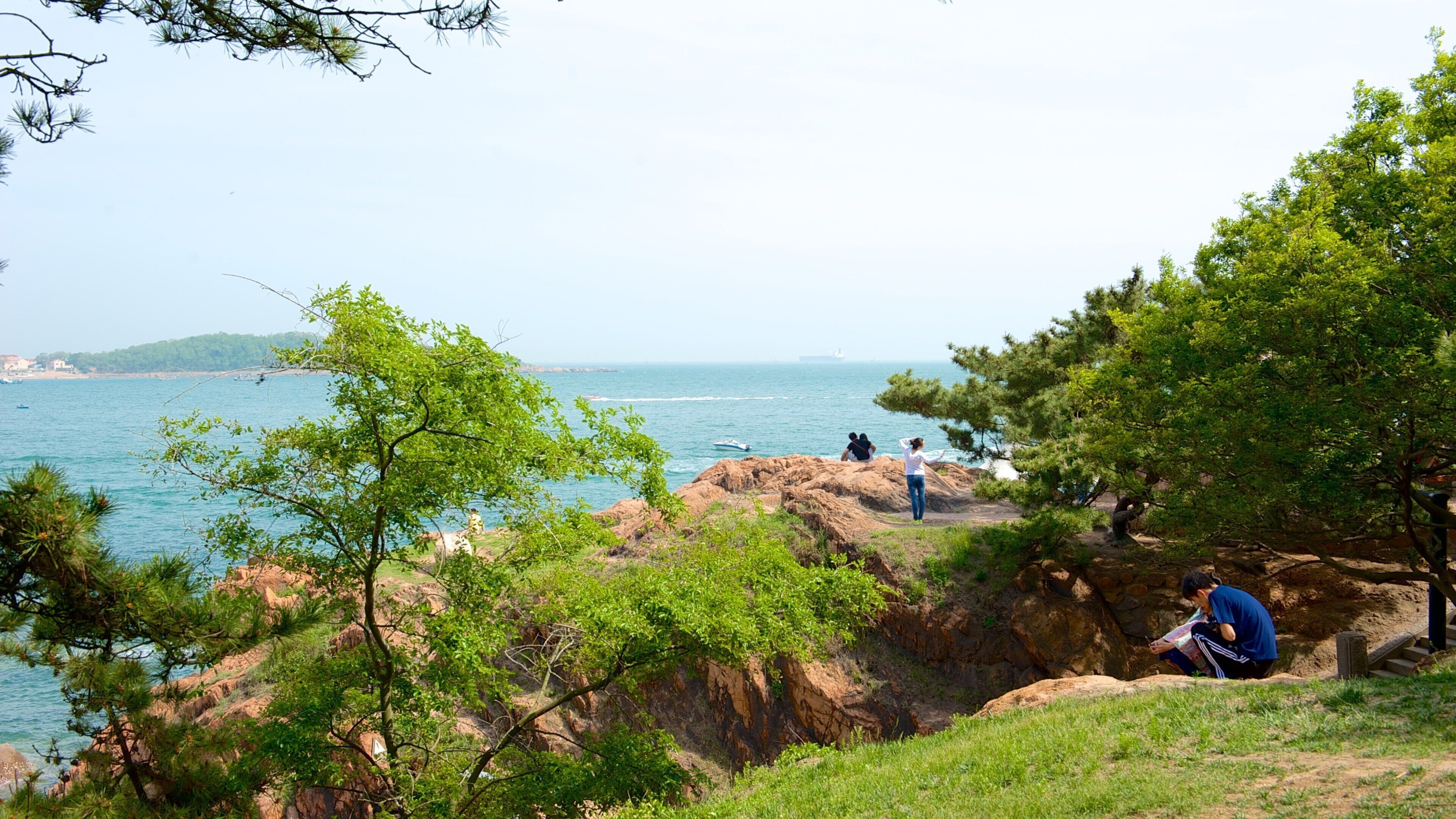 Lu Xun Park which includes rugged coastline