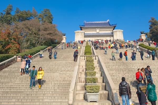 Dr. Sun Yat-Sen Mausoleum as well as a large group of people