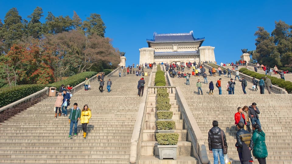 Dr. Sun Yat-Sen Mausoleum as well as a large group of people