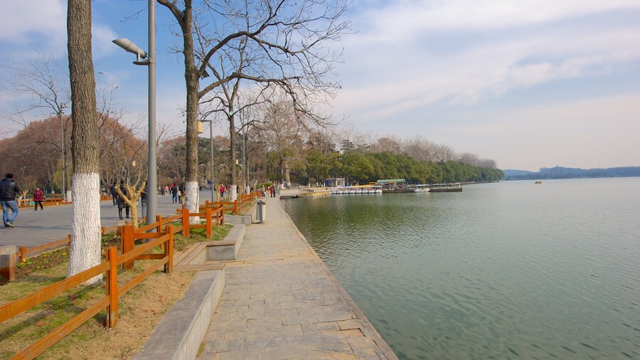 Xuan Wu Lake Park showing a lake or waterhole