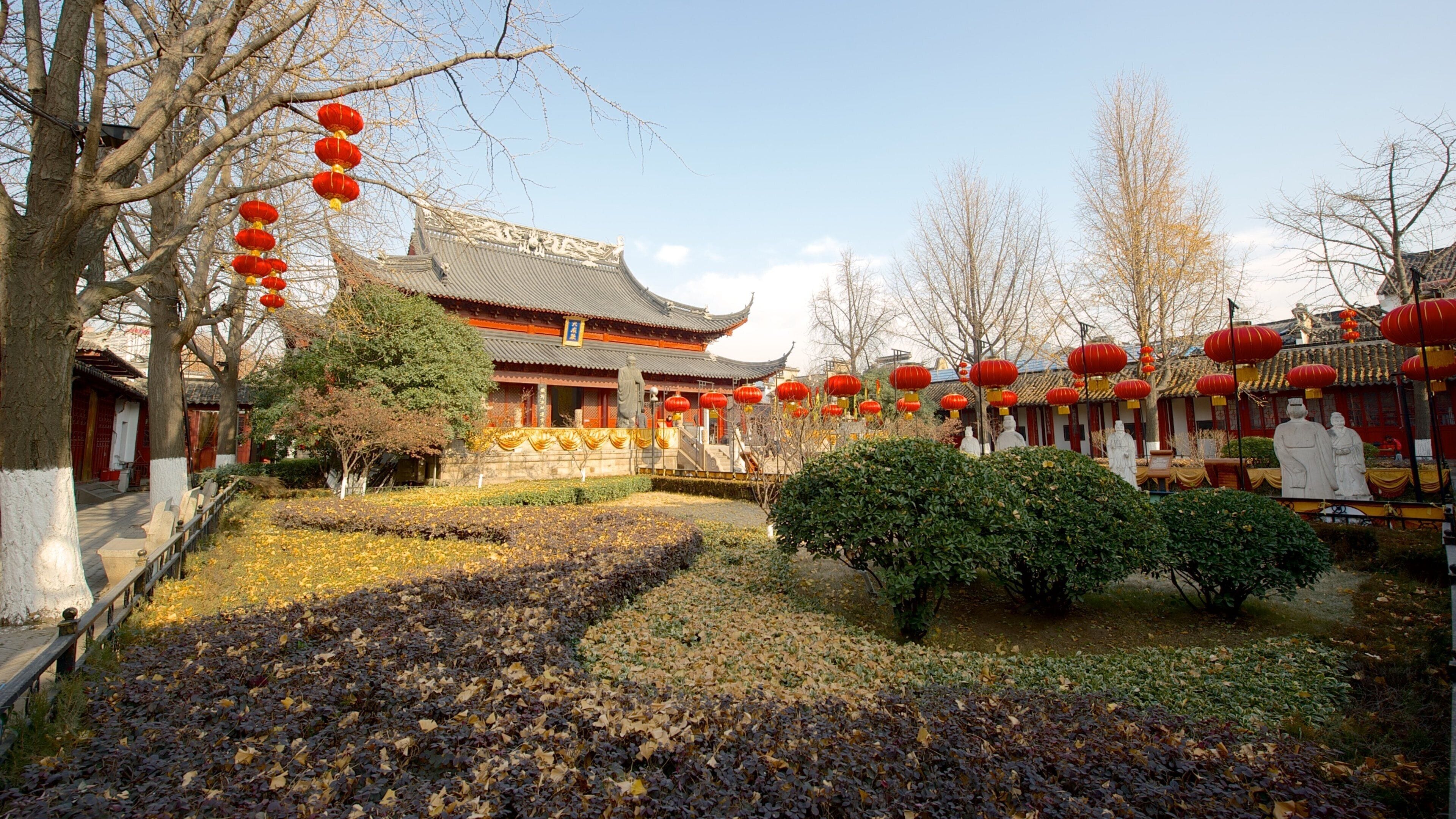 Temple of Confucius showing heritage architecture, a park and a temple or place of worship