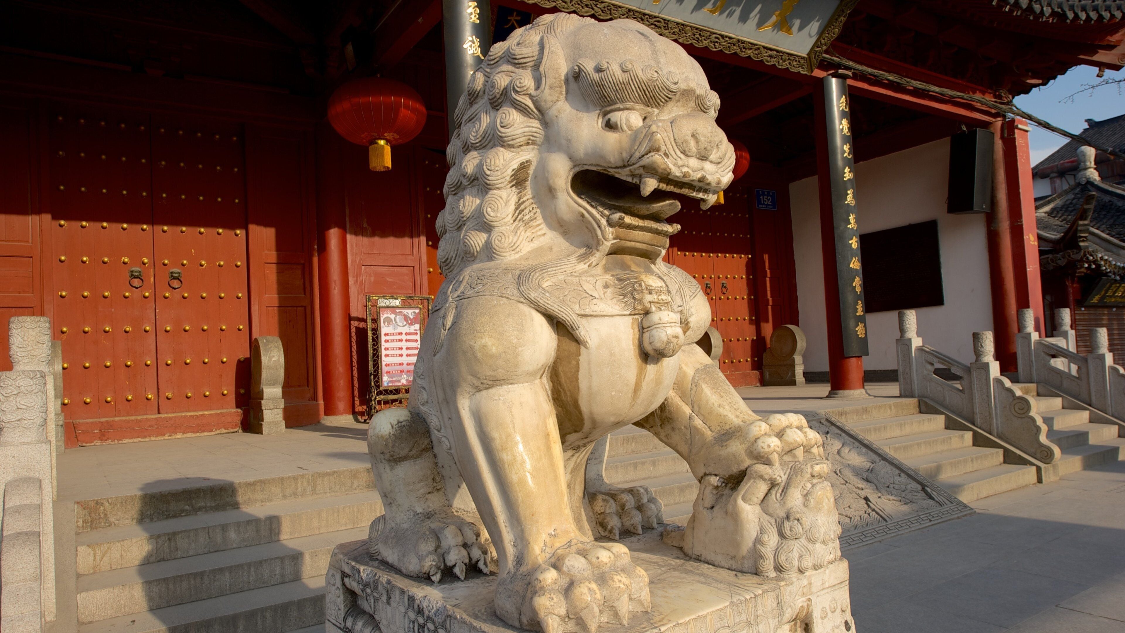 Temple of Confucius showing a statue or sculpture, a temple or place of worship and religious elements