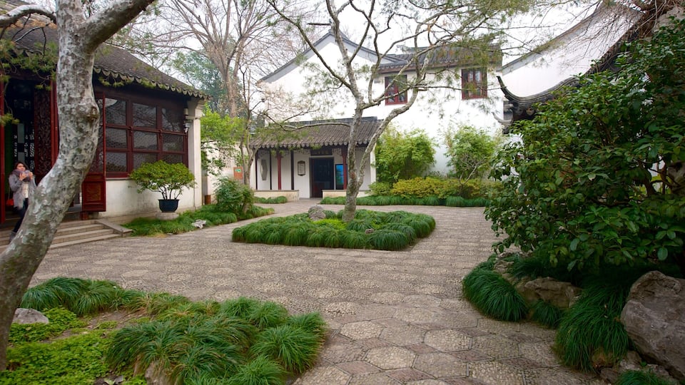 Suzhou showing a house and a garden