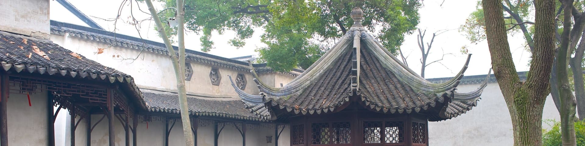 Suzhou showing a garden, religious elements and heritage architecture