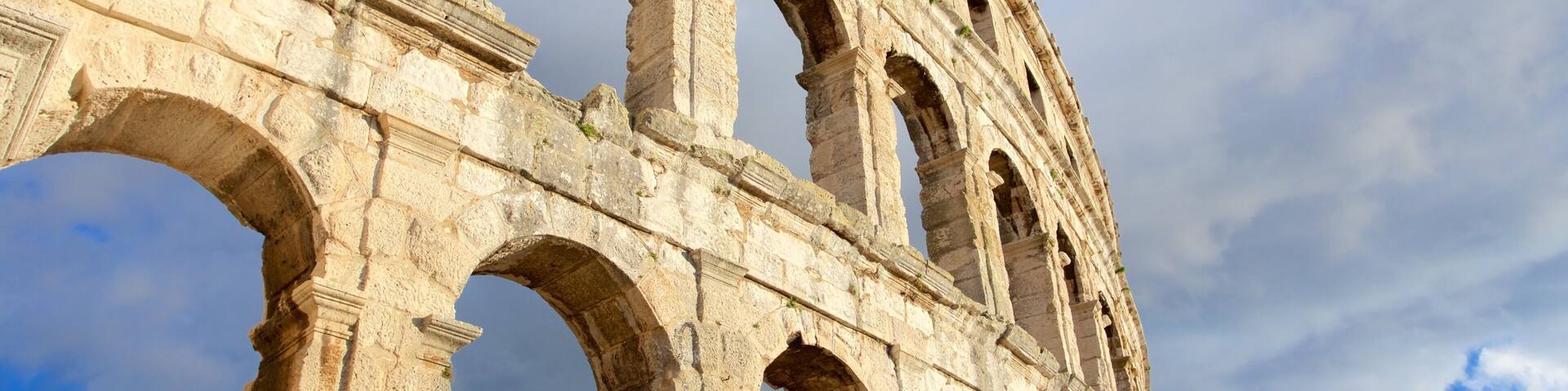 Pula Arena which includes heritage architecture, a ruin and a monument