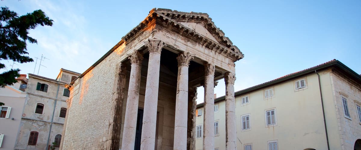 Templo de Augusto que incluye patrimonio de arquitectura