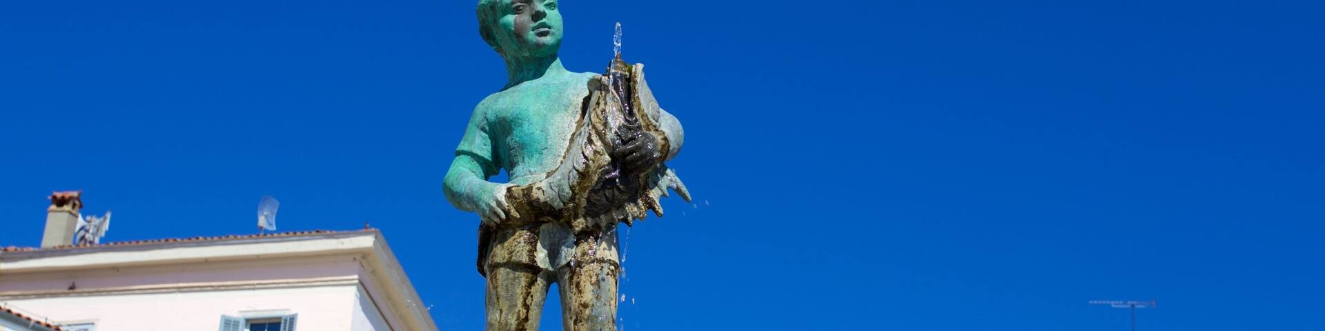 Place MarĆĄala Tita montrant fontaine